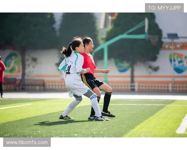 足球明星小身体女生的魅力瞬间展现与时尚风格分析